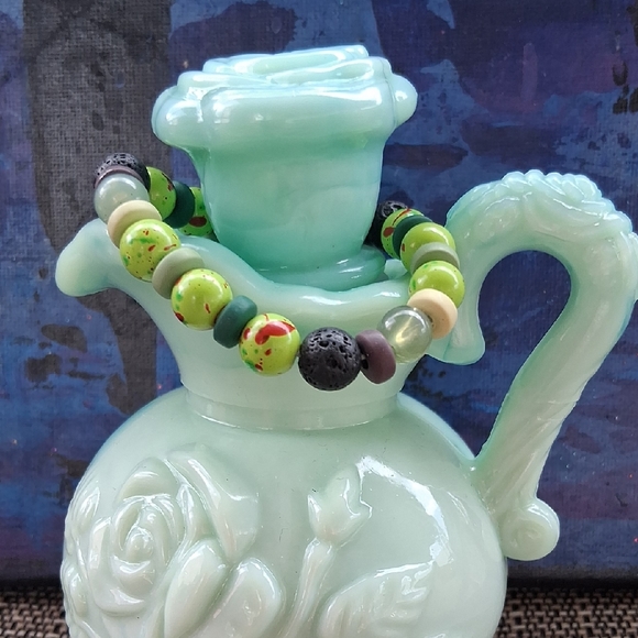 Other - Elegant Green Glass Vase with Beaded Bracelet